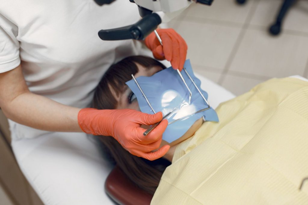 Consulter un dentiste : contrôle, urgence et remboursement