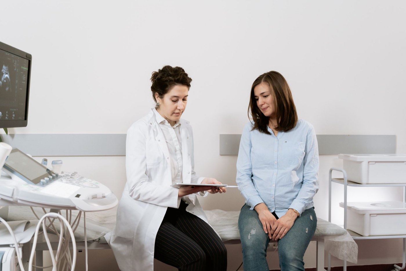 Quand consulter un gynécologue ou une sage-femme